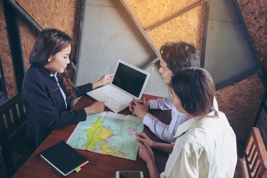 Local Expertise Knowledge of Canadian Business Markets