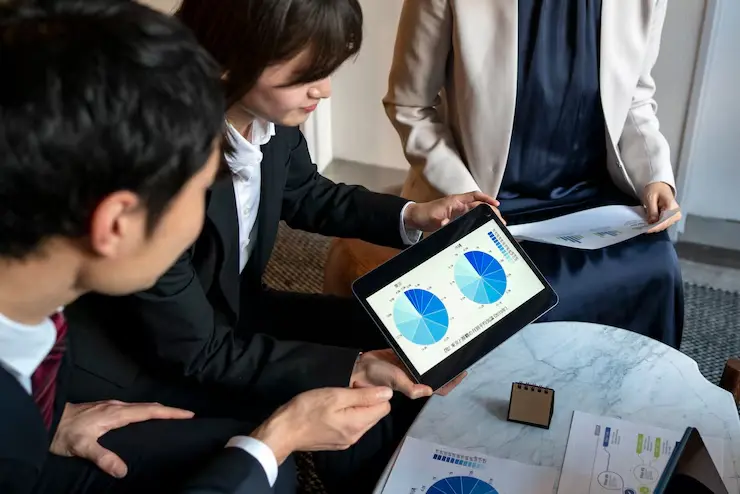 Business people working with ipad side view 23 2150103553 (4)
