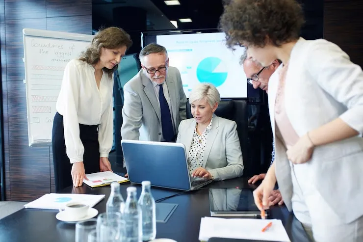 How We Book Weekly Meetings with Senior Executives for Digital Agencies Using Targeted B2B Outreach