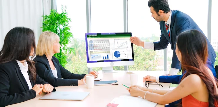 Weekly Reporting & Feedback Loops